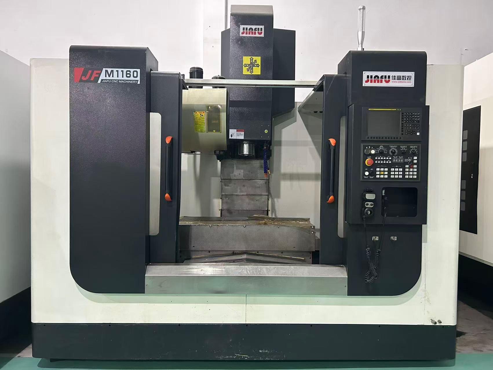 Centro de mecanizado Jiafu 1160 usado con control FANUC MF