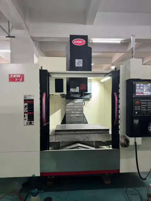 Bekas Qiaofeng V 8 Vertical Machining Center dengan Kontrol FANUC