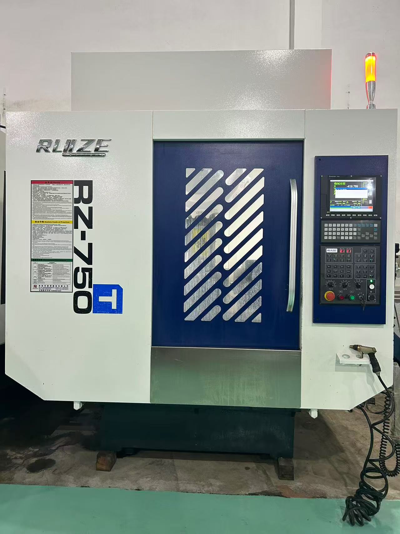 Centro de taladrado y roscado RuiZe T 750 usado con SYNTEC 22 MA en venta
