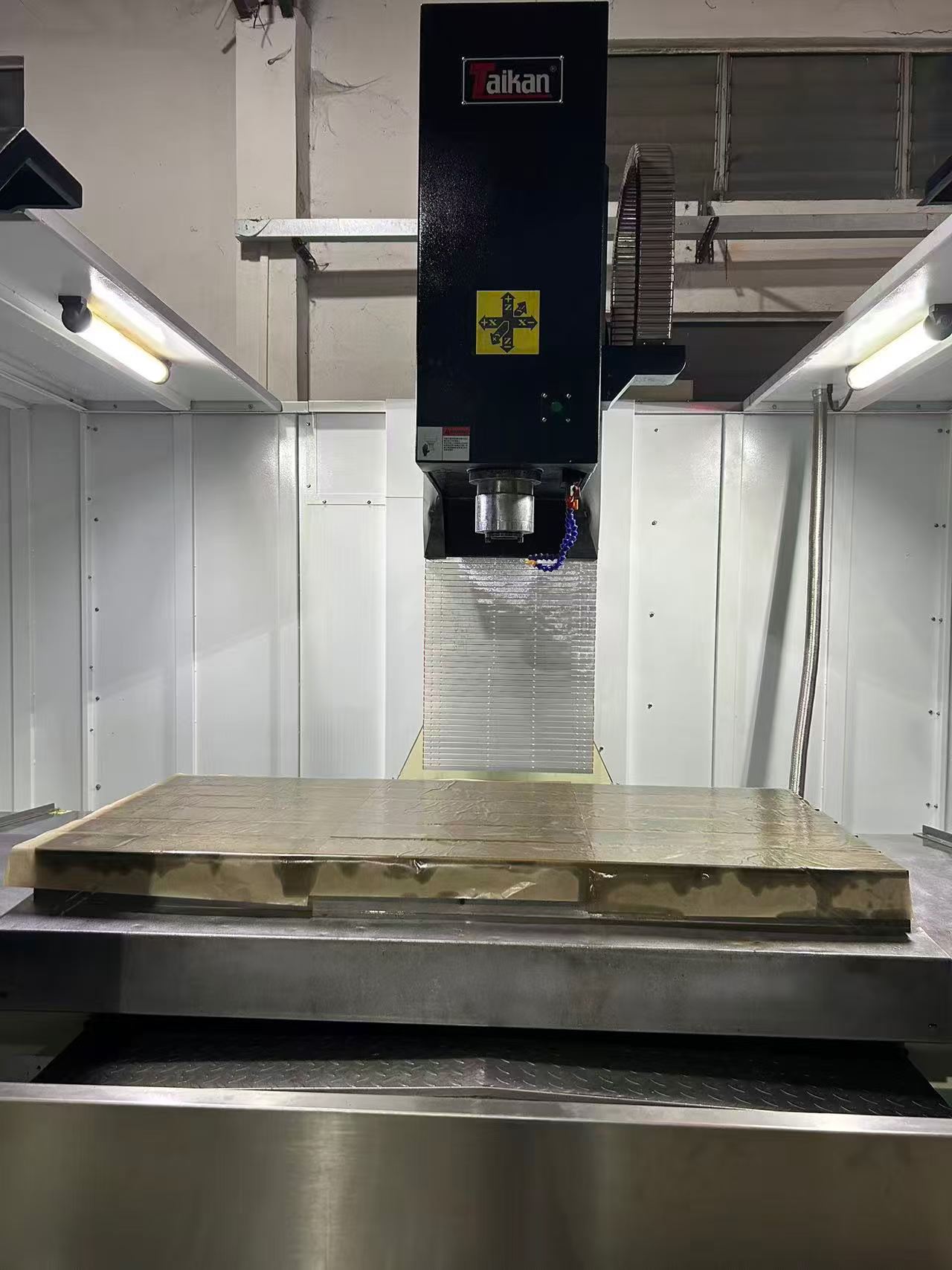 Used Taiqun 1580 Vertical Machining Center with Fanuc MF-Plus photo 4