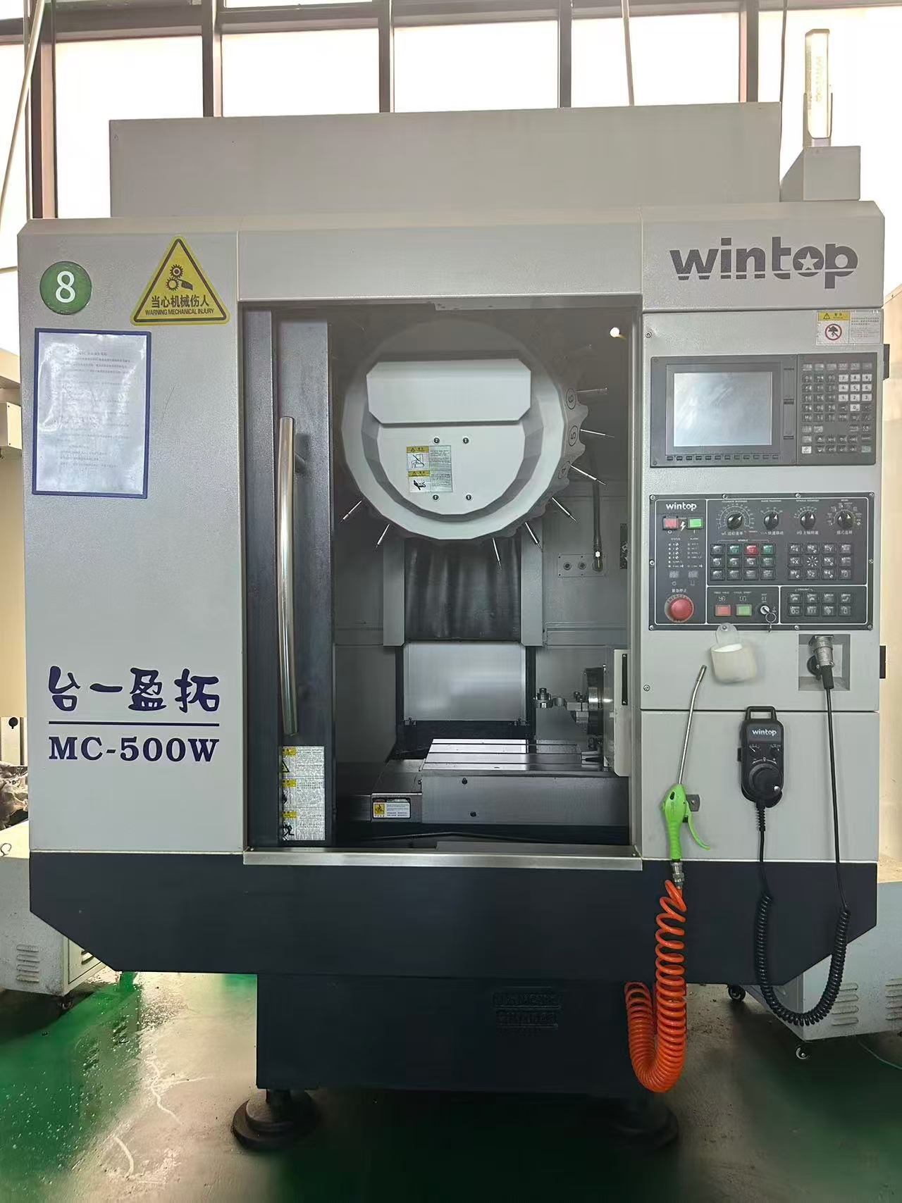 Centro de taladrado y roscado Taiyi T 540 usado con Mitsubishi M 80