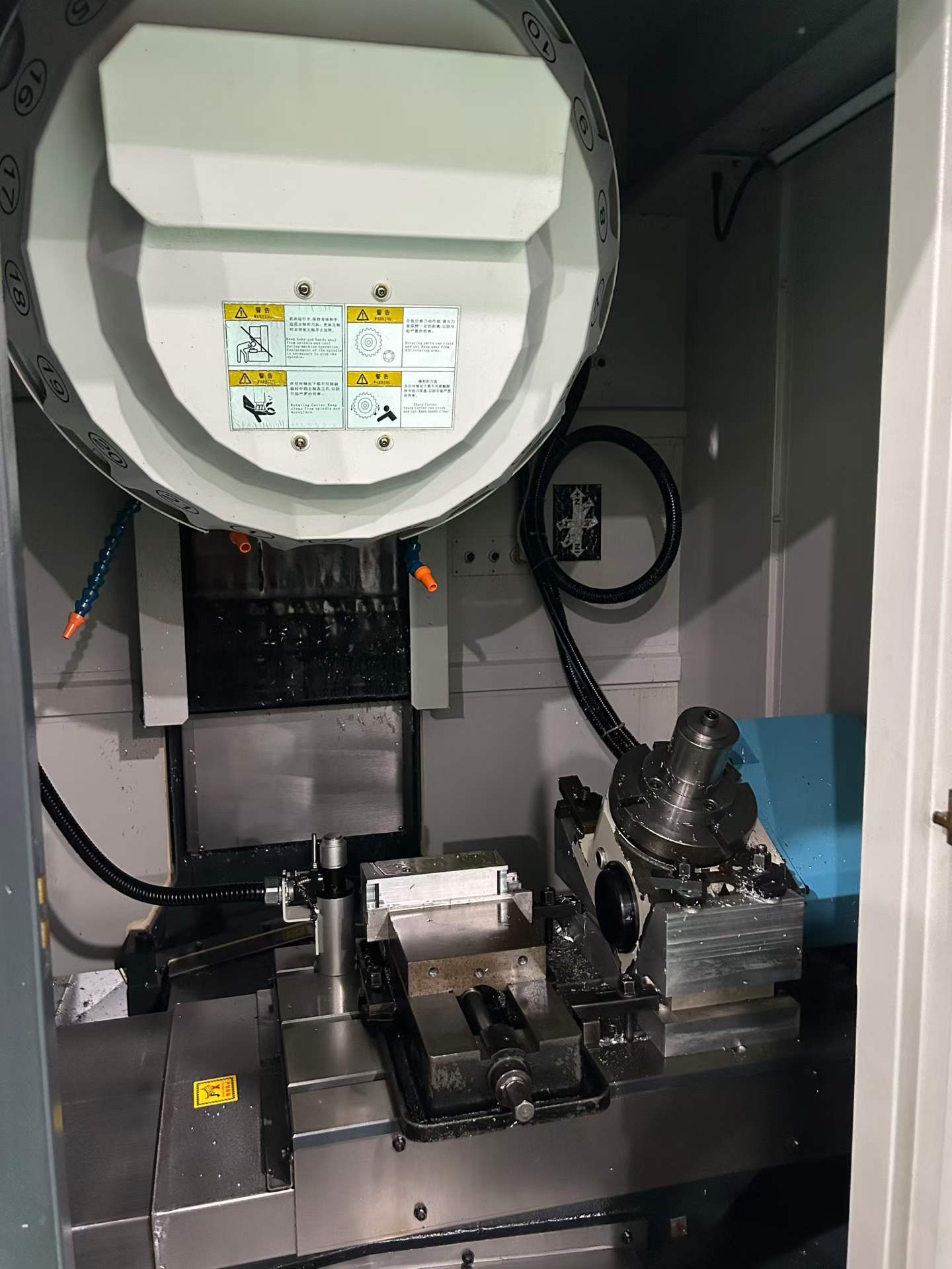 Used Yintuo MC-500 Vertical Machining Center with Mitsubishi M 80 A photo 2