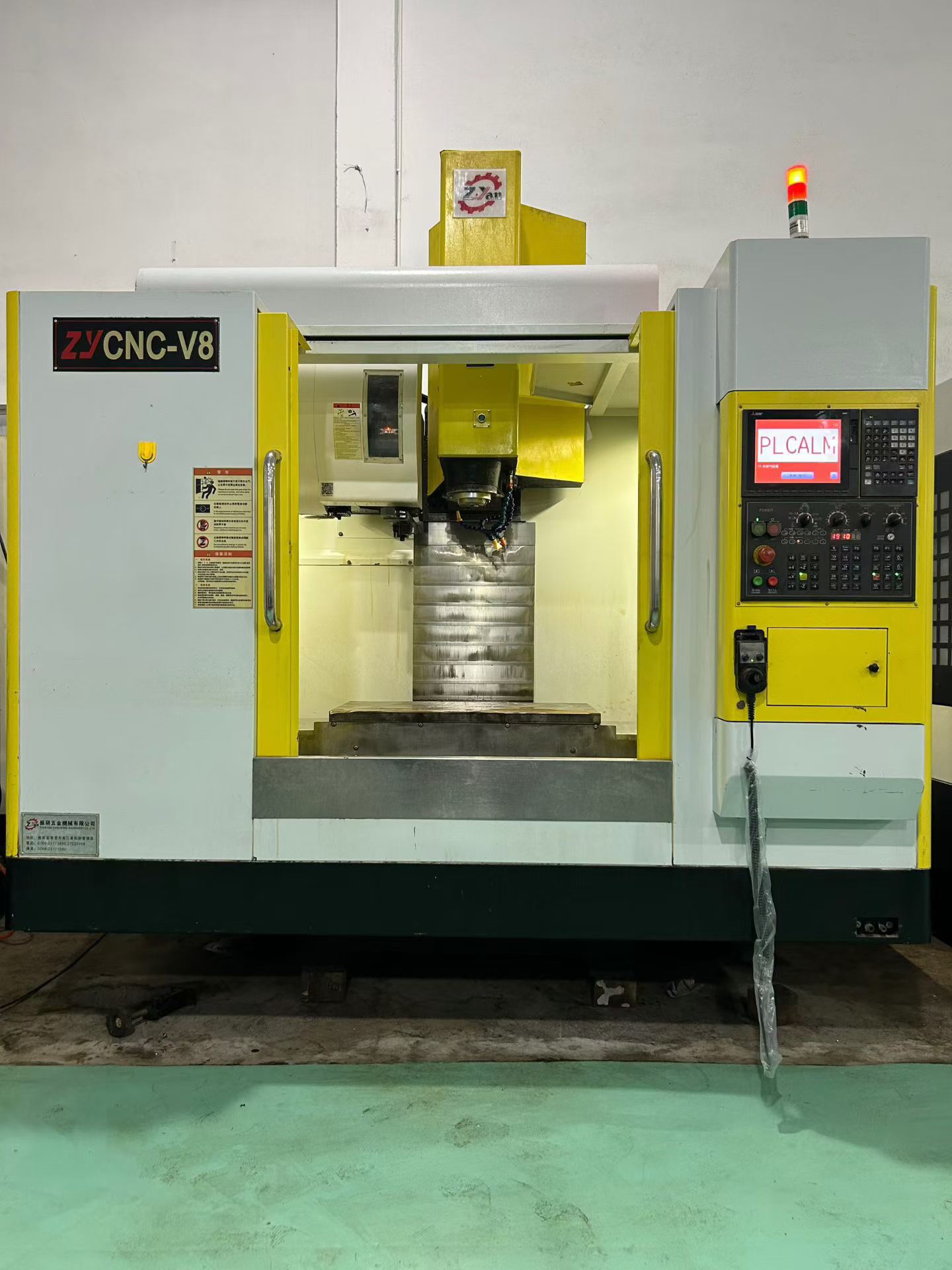 Used Zhenyan V 8 Machining Center with Mitsubishi M 80 Control photo 2