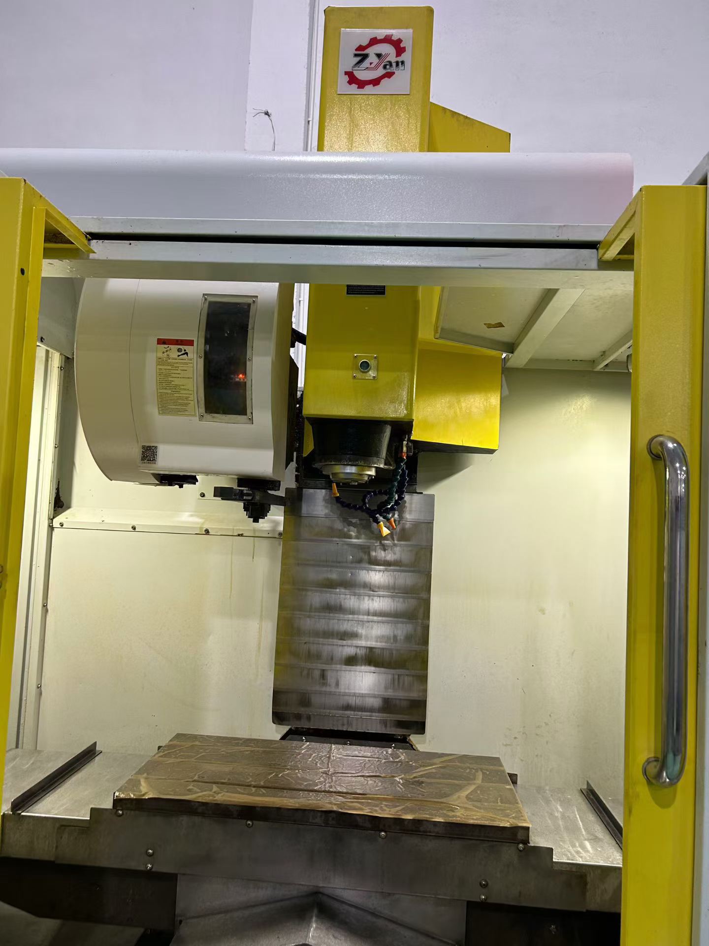 Used Zhenyan V 8 Machining Center with Mitsubishi M 80 Control photo 4