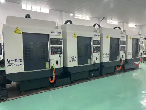 Centro de mecanizado vertical Taiyi Yingtuo MC-500 usado con Mitsubishi M 80 A