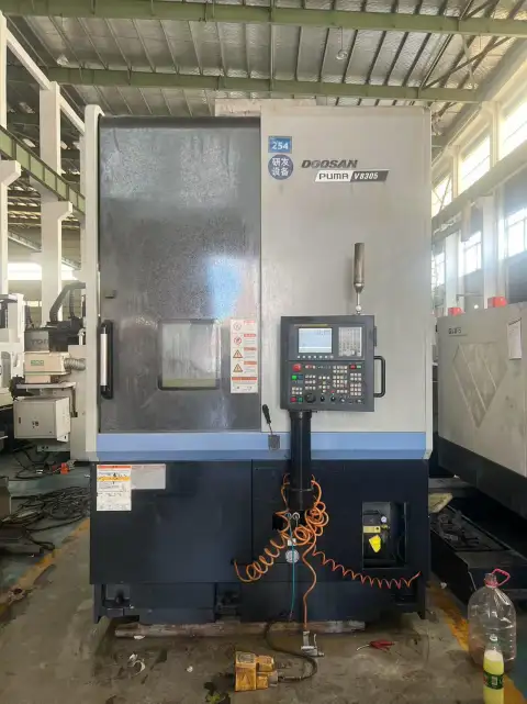 Torno vertical CNC DN Solutions 8305 usado – 6 unidades disponibles