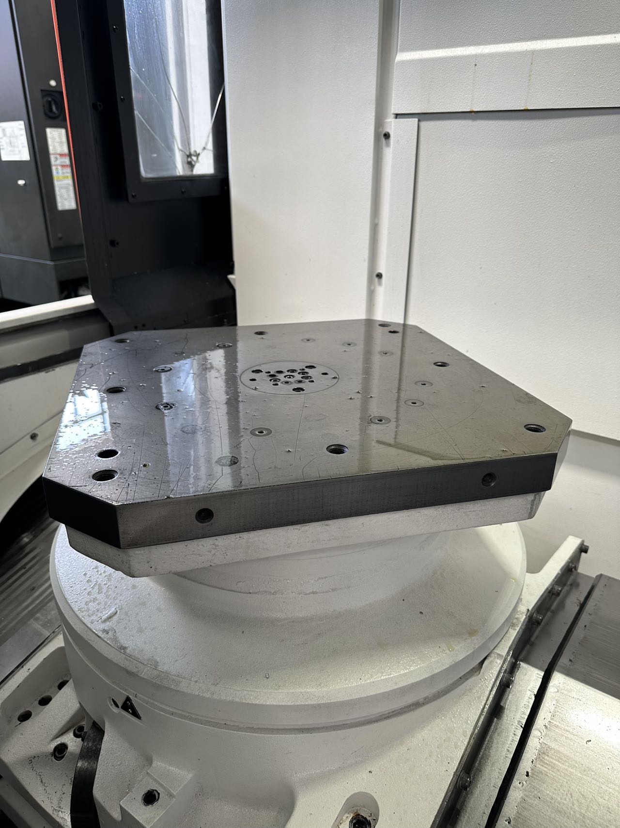 Used Mazak HCN 5000 IIIL Single-Station Horizontal Machining Center photo 4