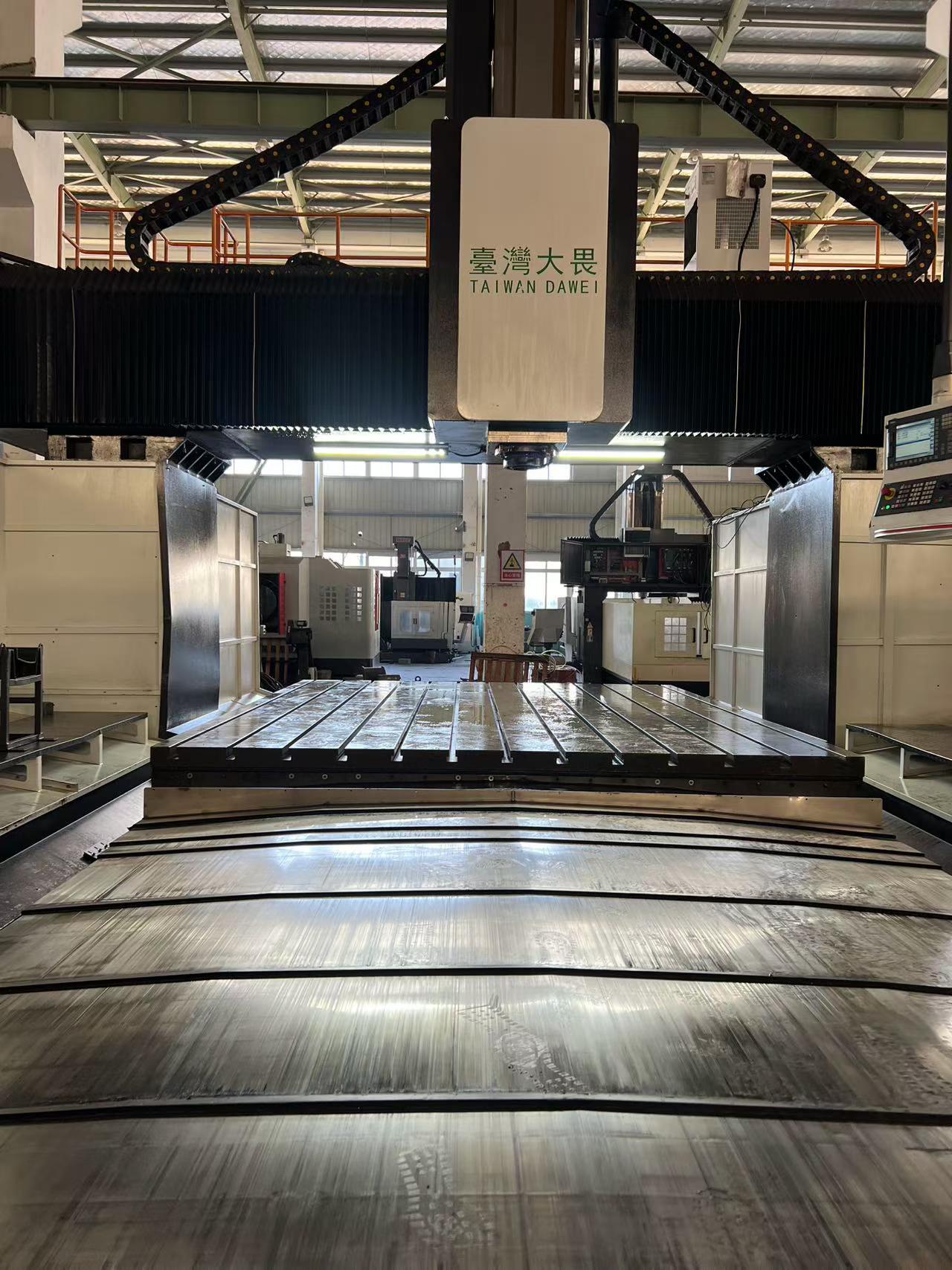 Taiwan Dawei 4043 CNC Gantry Milling Machine with Siemens 828 photo 4