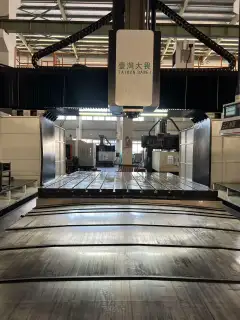 Taiwan Dawei 4043 CNC Gantry Milling Machine with Siemens 828 photo 4