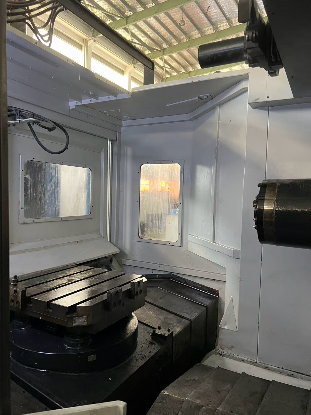 Used Doosan 635 Twin-Pallet Horizontal Machining Center photo 4