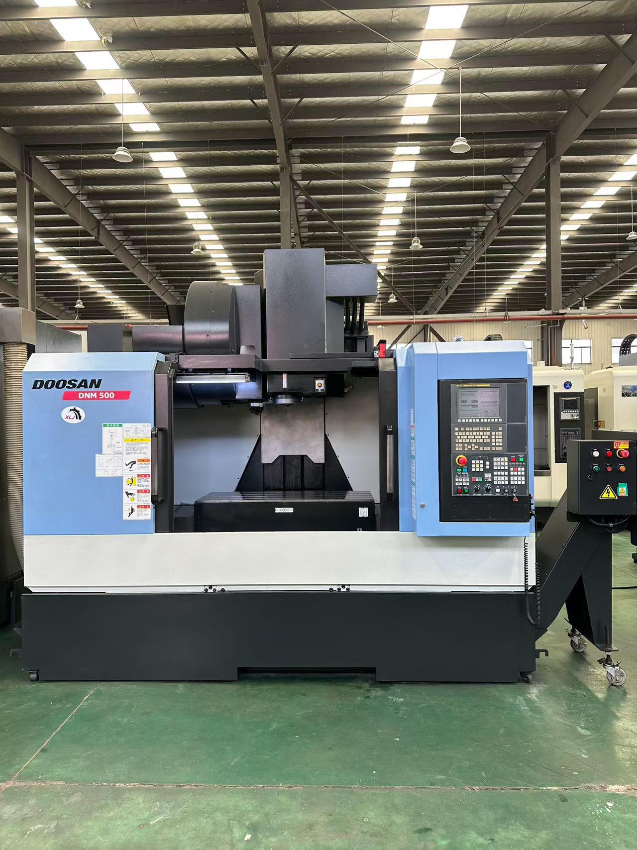Used Doosan DNM-500 Vertical Machining Center photo 1