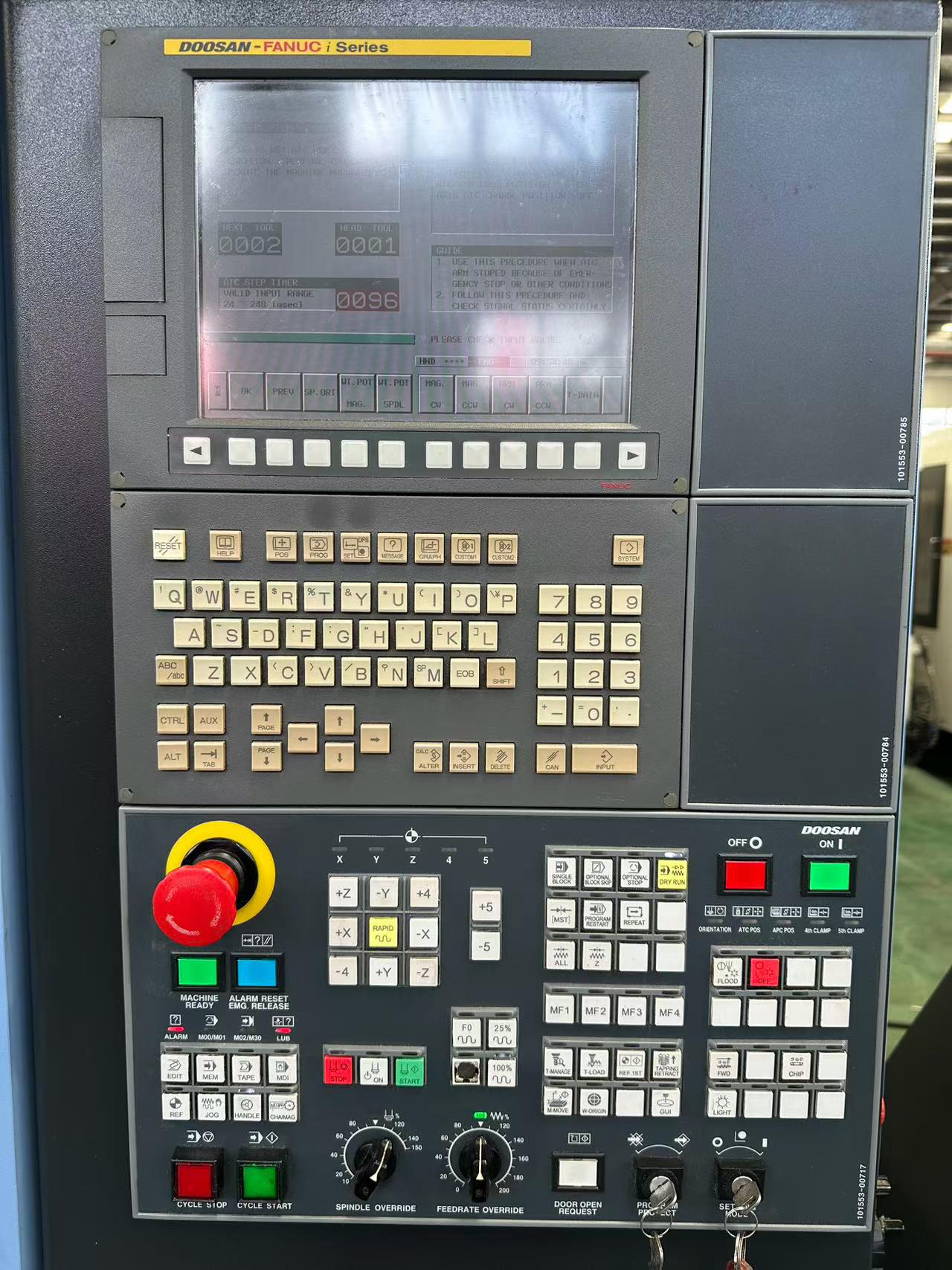 Used Doosan DNM-500 Vertical Machining Center photo 2