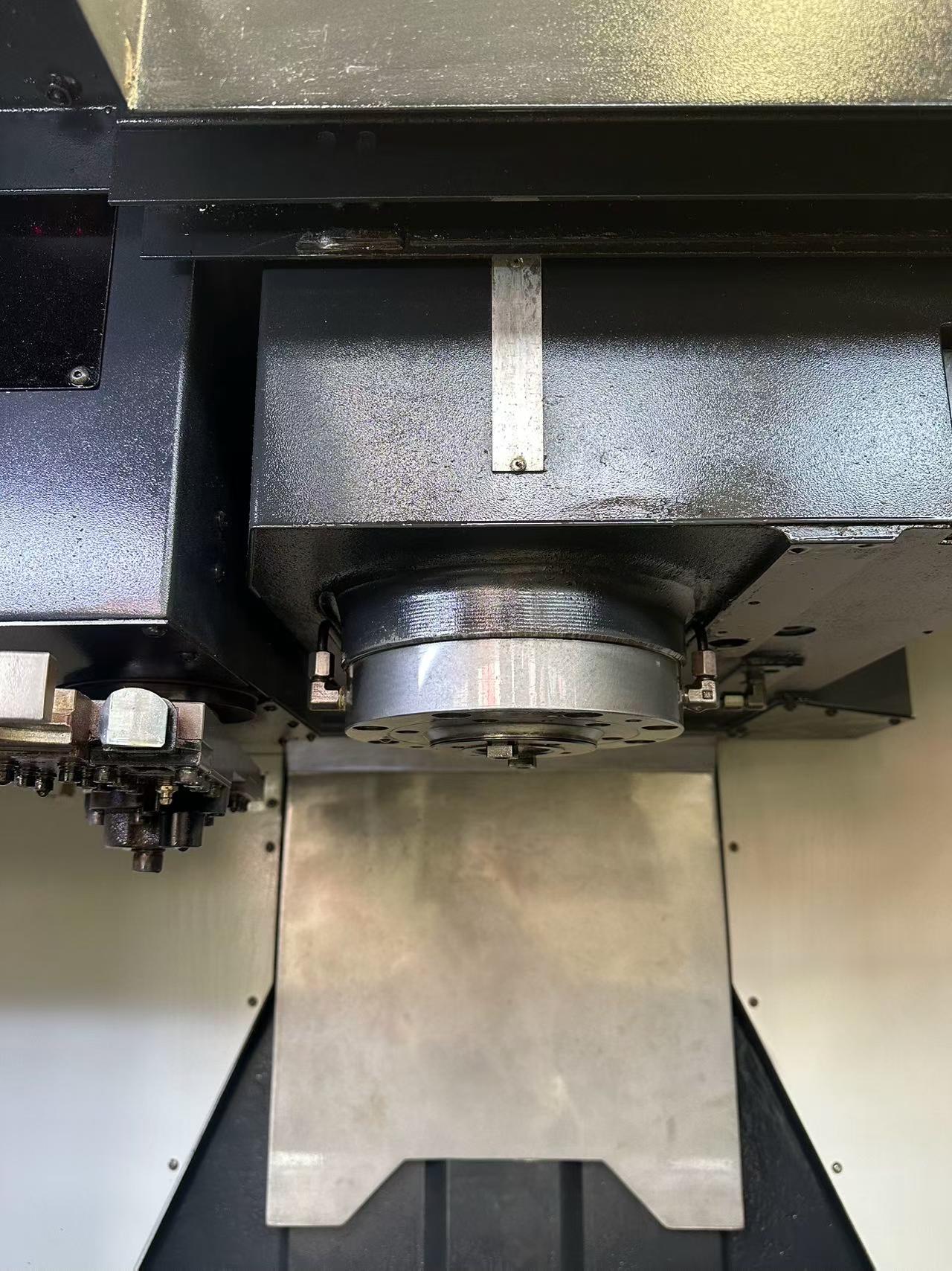 Used Doosan DNM-500 Vertical Machining Center photo 3
