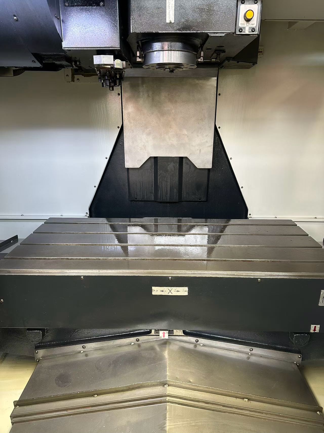 Used Doosan DNM-500 Vertical Machining Center photo 4