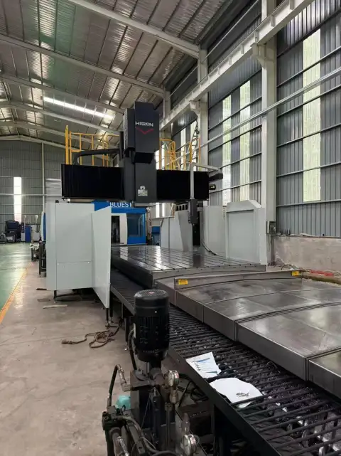 Usado Haitian 6028 Centro de Mecanizado Pórtico con Control FANUC MF
