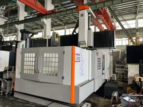 Бывший в употреблении портальный обрабатывающий центр Houdao 3022 с Siemens 828