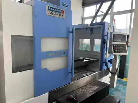 Pusat Permesinan JOKOYO VMC-1270 Bekas dengan Kontrol FANUC MF Plus