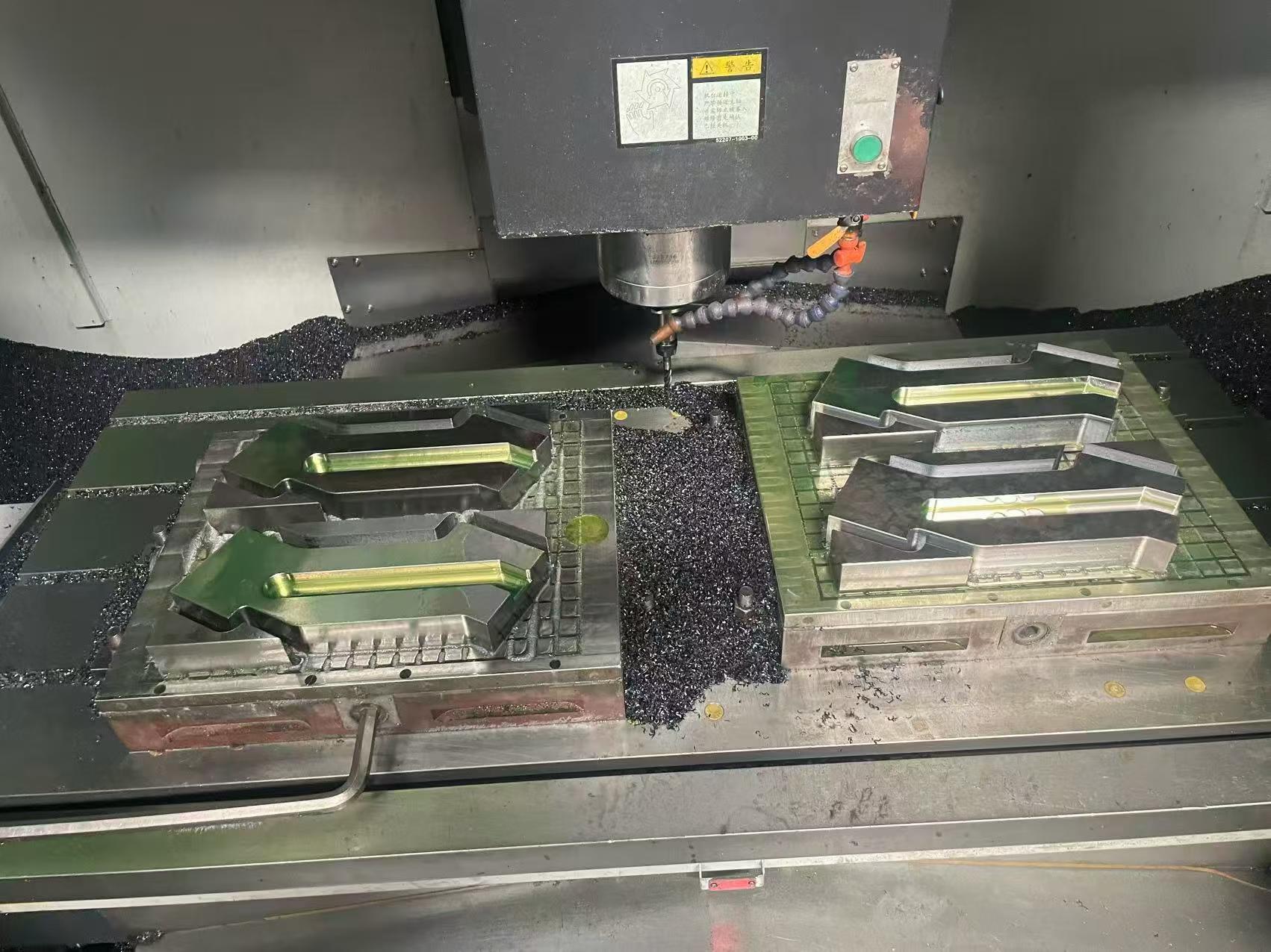 Used Taiwan Weili 1475 Vertical Machining Center with BT40 Spindle photo 3
