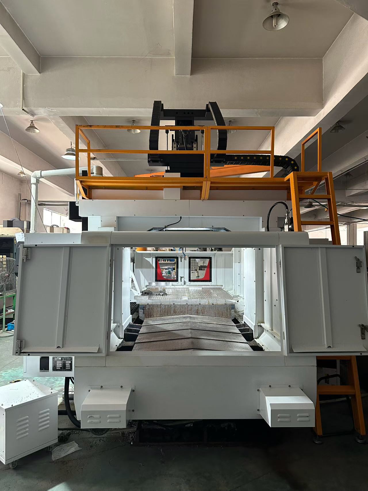 Used Xutai TX 2016 G Gantry Machining Center with Mitsubishi M 80 photo 4