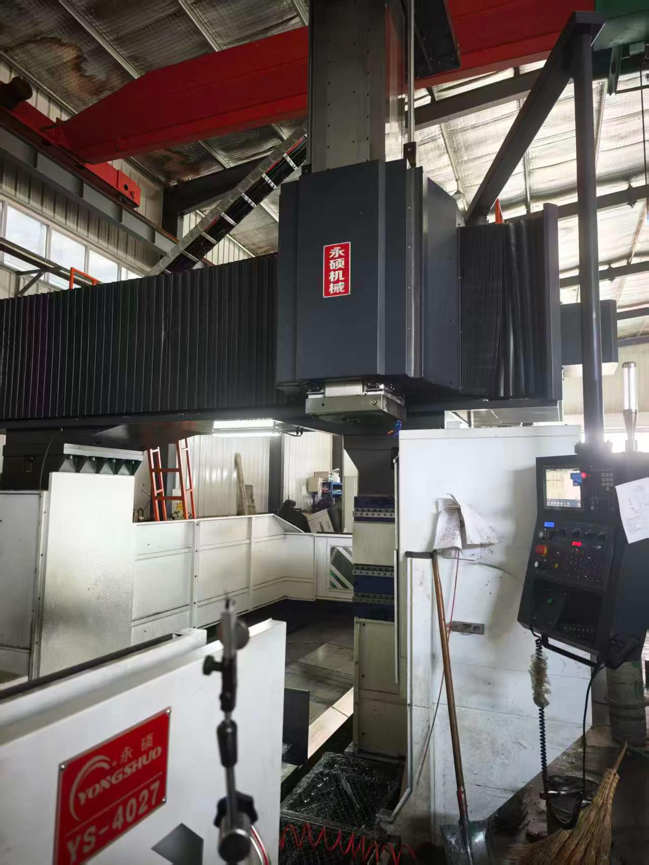 Used Shanghai Yongshuo 4027 Gantry Machining Center with Mitsubishi M 80 photo 3