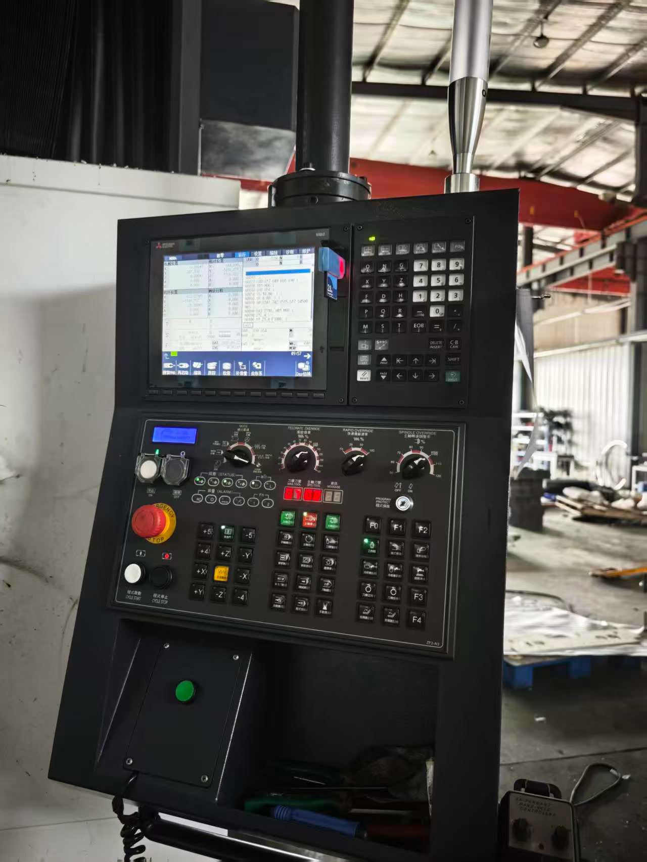Used Shanghai Yongshuo 4027 Gantry Machining Center with Mitsubishi M 80 photo 4