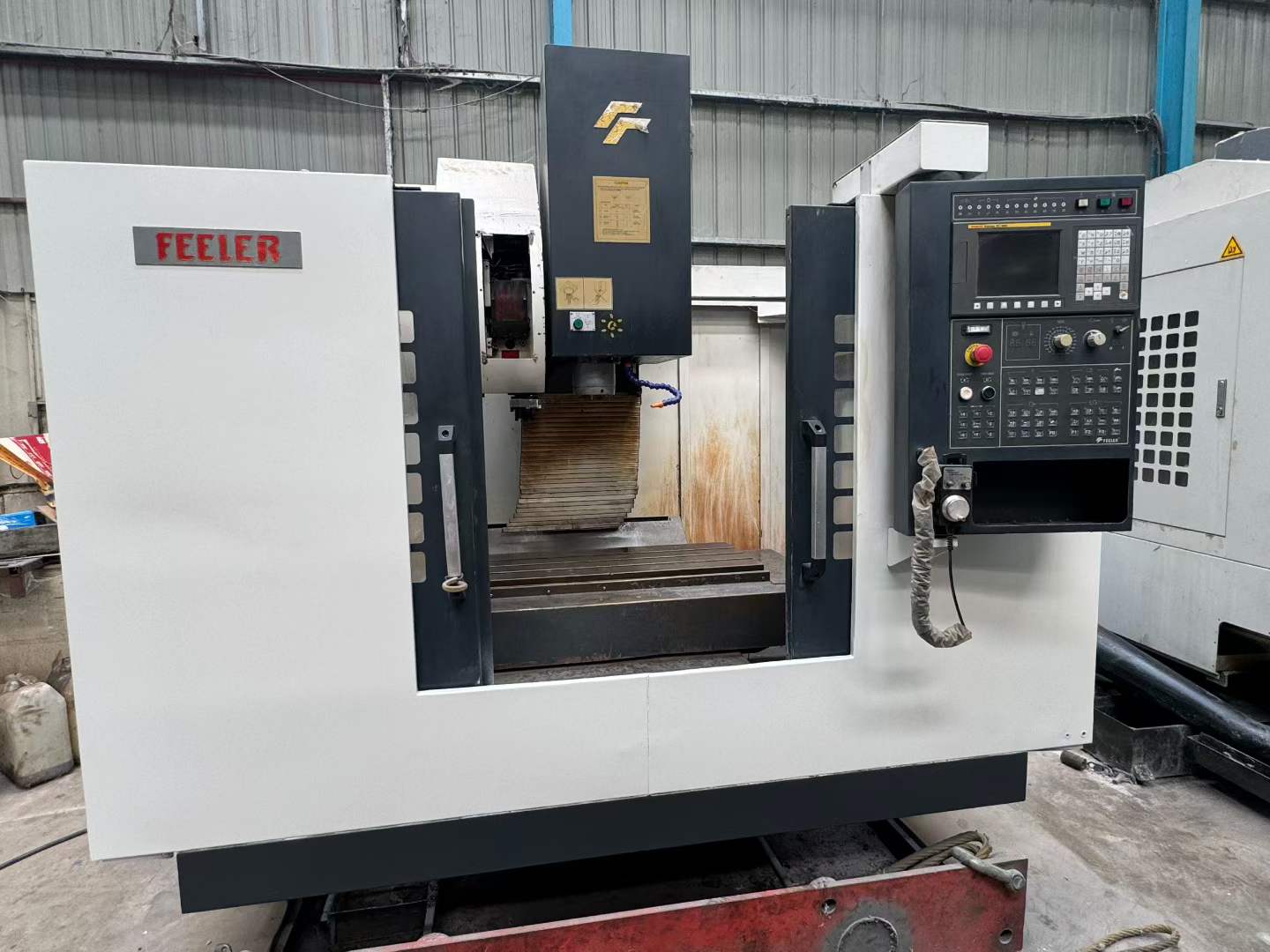 เครื่องแมชชีนนิ่งเซ็นเตอร์ Fair Friend 850 พร้อมระบบควบคุม FANUC