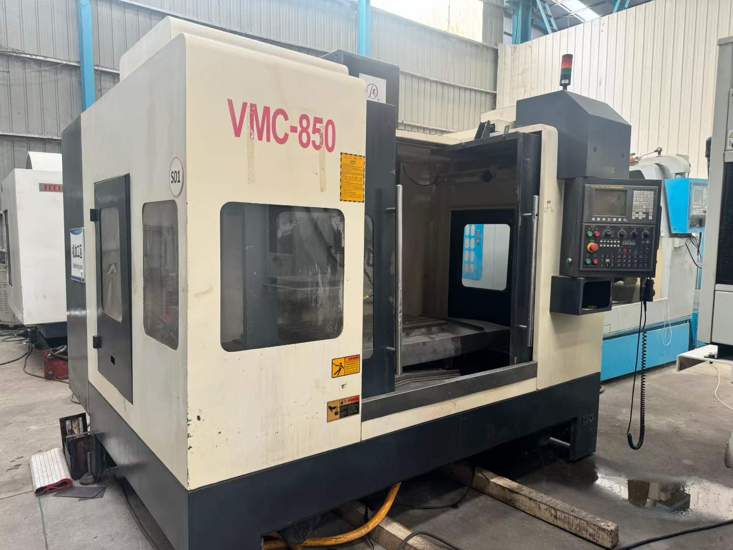 Jingqiao 850 Machining Center with Fanuc Control System photo 1