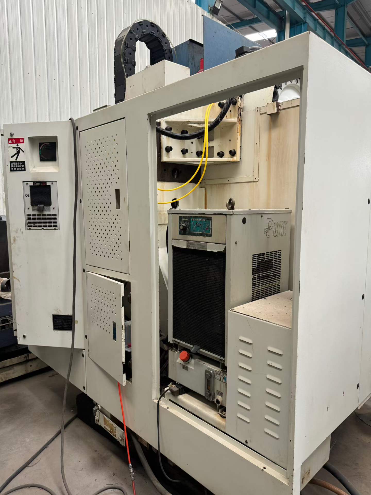 Taiwan Leadwell 850 Machining Center with 4 th Axis and FANUC Control photo 4