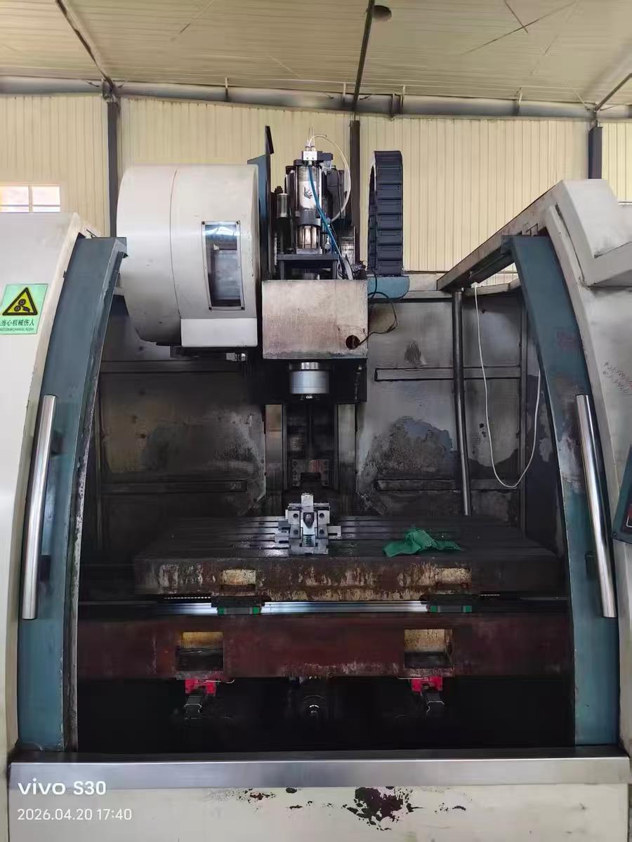 Premium Used 1060 Machining Center with Mitsubishi Control System photo 3