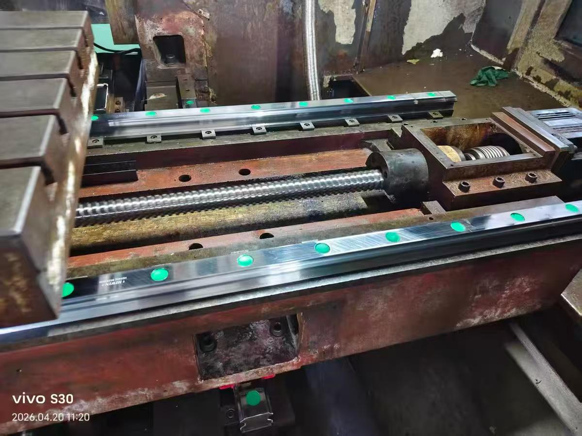 Premium Used 1060 Machining Center with Mitsubishi Control System photo 4