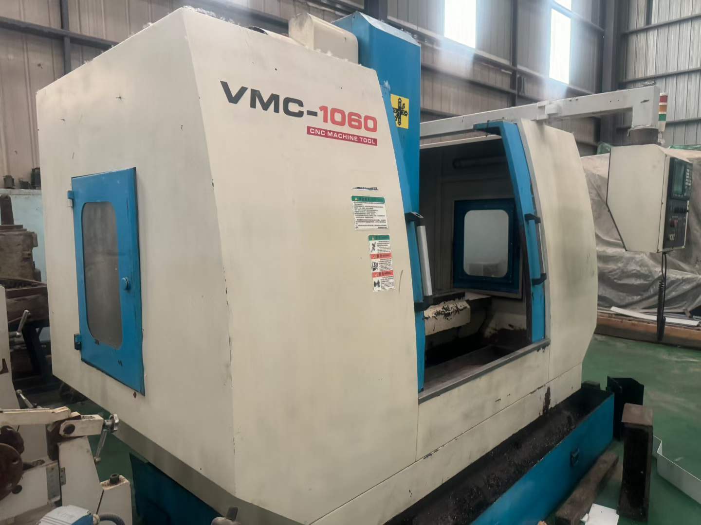 Used 1060 Machining Center with Mitsubishi M 6 Control photo 2