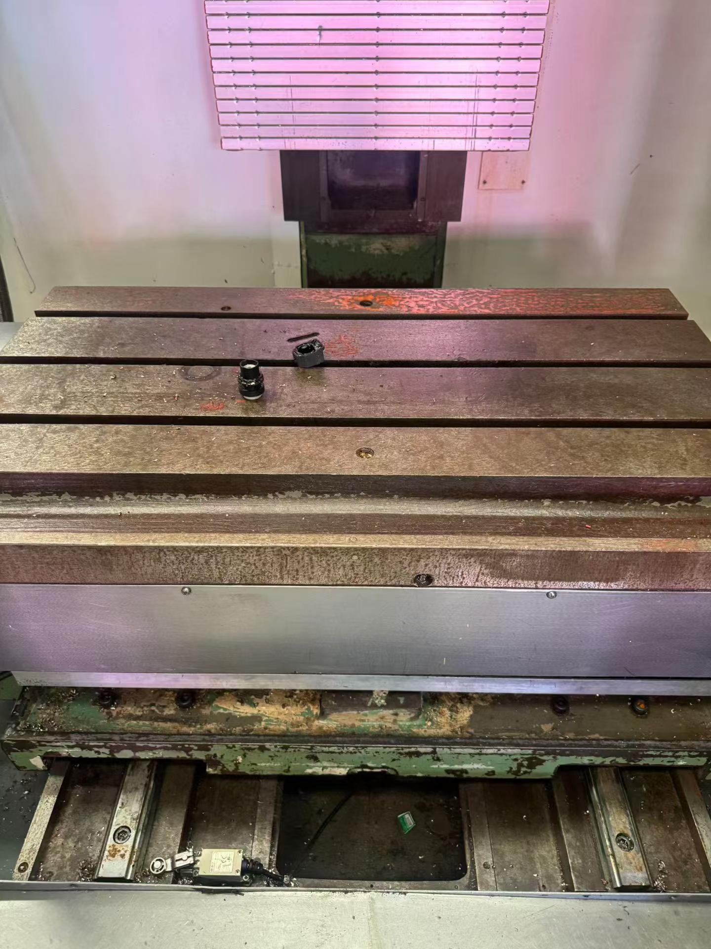 Used 750 Machining Center with 900 x 500 Worktable photo 4
