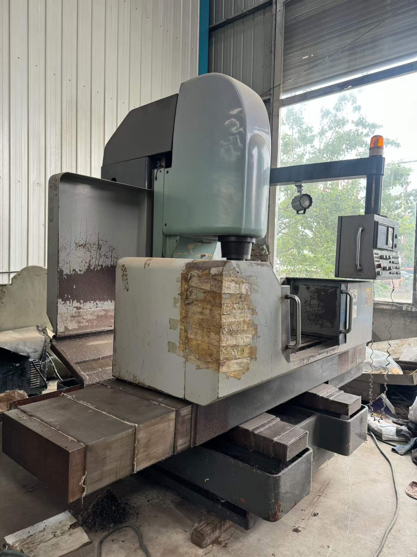 Used CNC Milling Machine photo 4