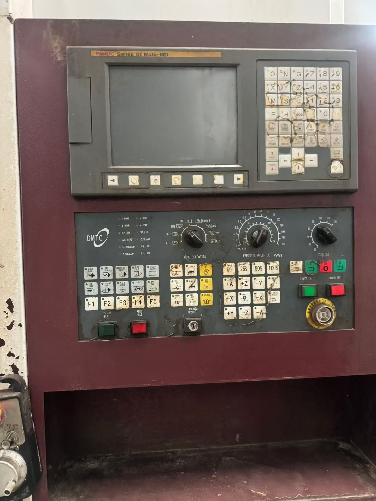 Used Dalian 1000 Machining Center with Fanuc MD photo 2