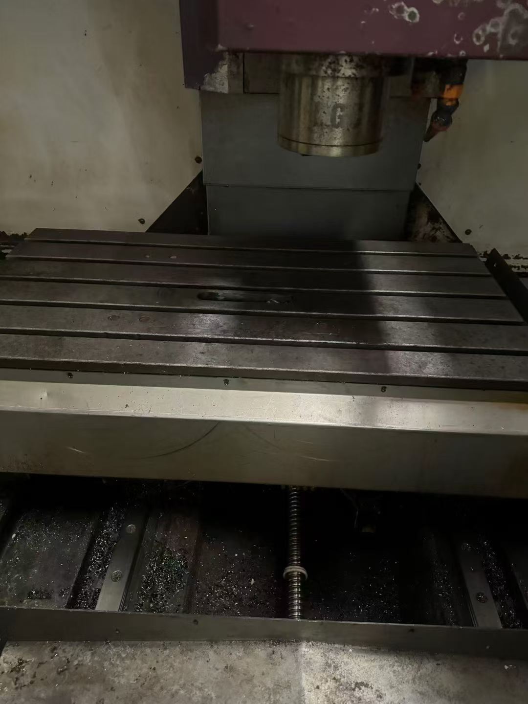 Used Dalian 1000 Machining Center with Fanuc MD photo 4