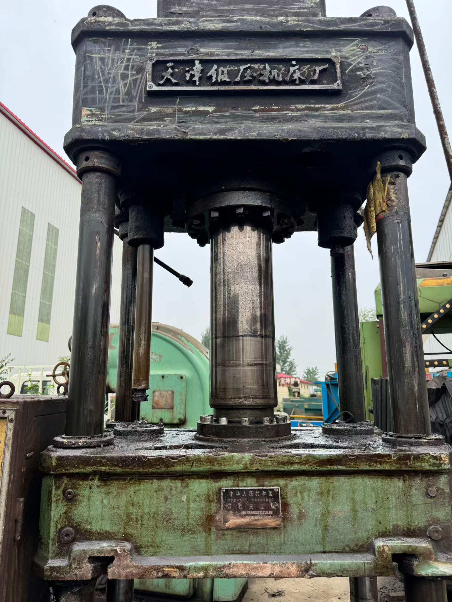 Used Four-Column 100-Ton Hydraulic Press photo 2