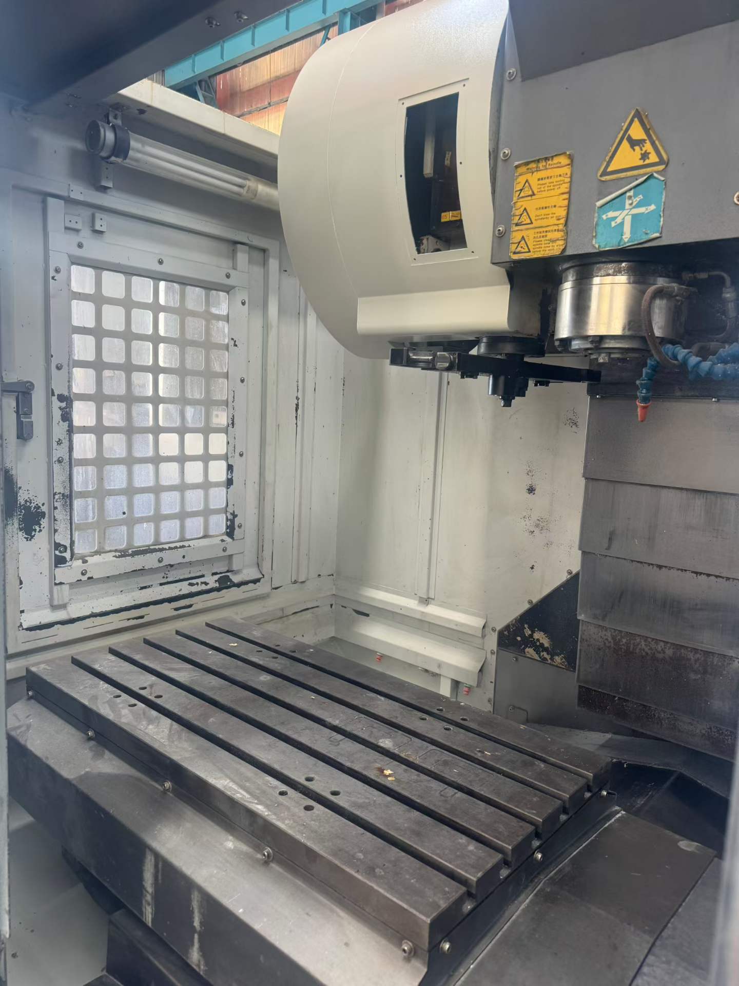 Used Jieli 850 Machining Center with Mitsubishi M 70 photo 4