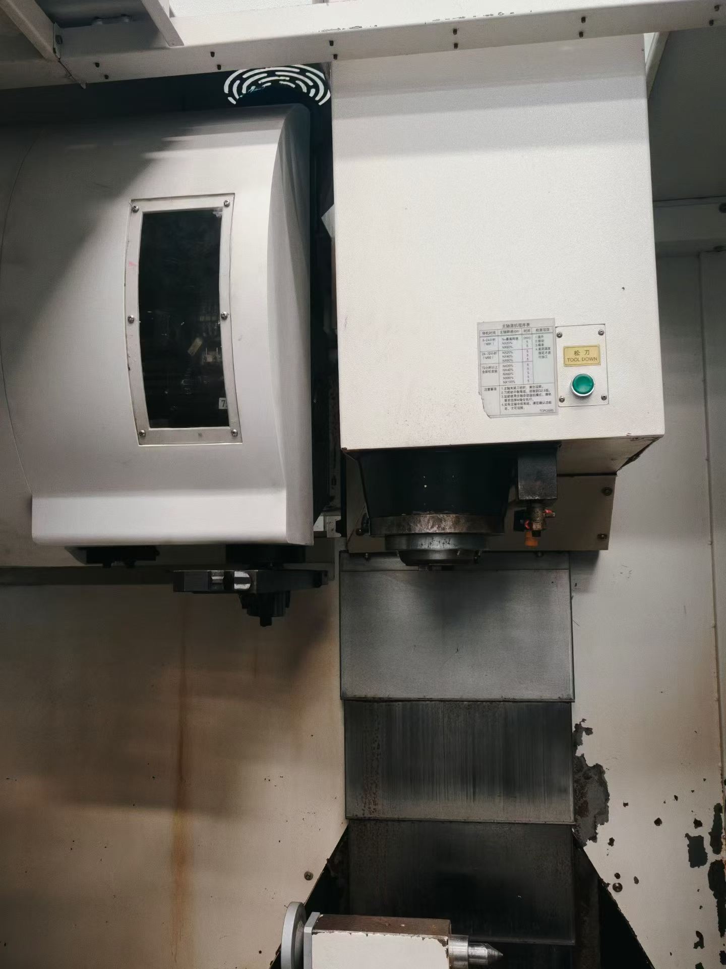 Used Jingyuan 850 Machining Center with FANUC 0i-MF photo 2