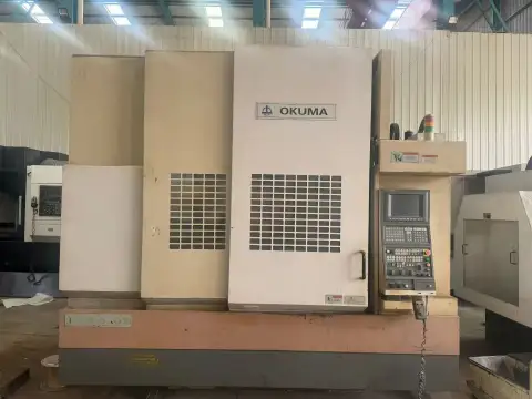 Centro de mecanizado vertical Okuma usado con control OSP