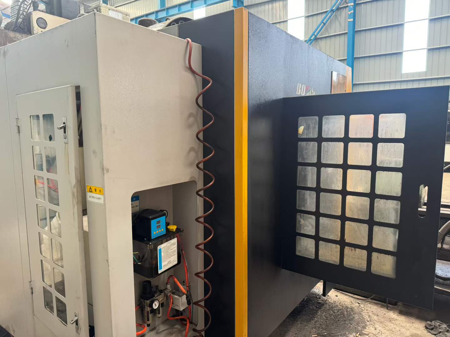Used Machining Center photo 5