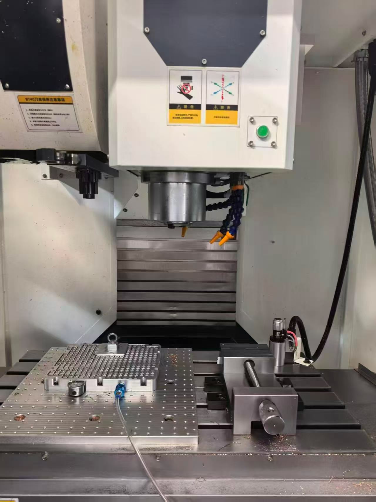 Used Machining Center photo 2