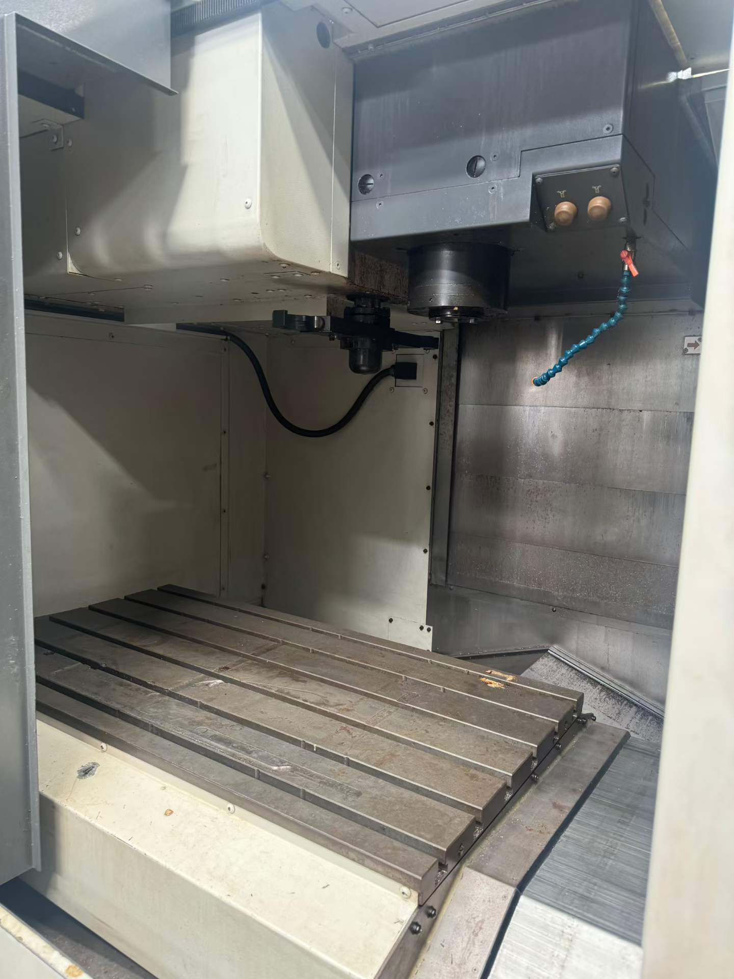 Used Mori Seiki 850 Vertical Machining Center photo 3