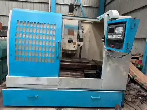ใช้แล้ว Nanjing 715 CNC เครื่องกัดซีเอ็นซี