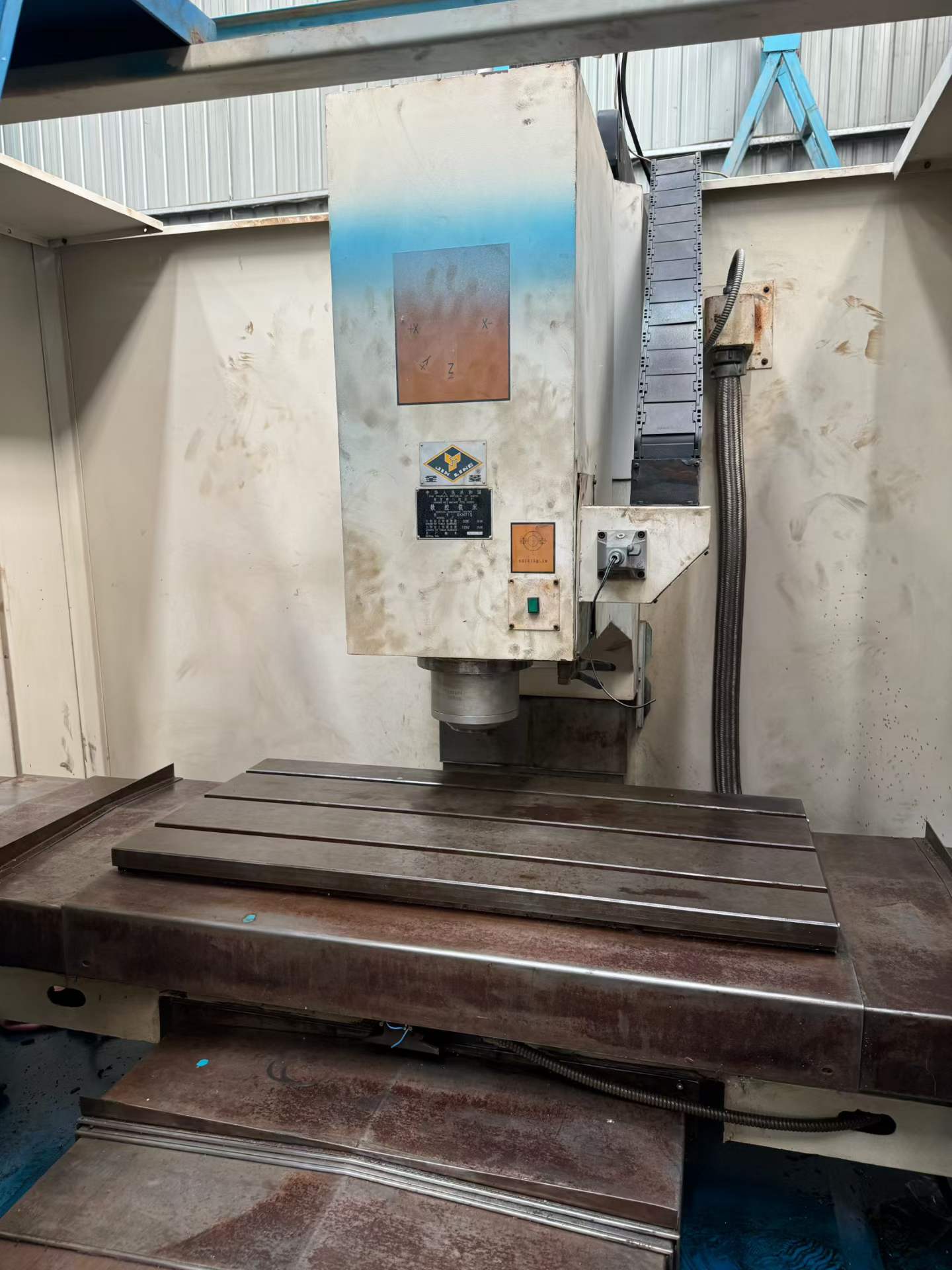 Used Nanjing 715 CNC Milling Machine photo 3