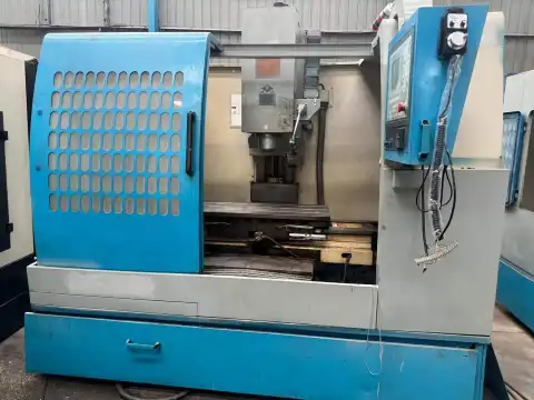 Máquina fresadora CNC Nanjing No.2 715 usada con sistema HNC