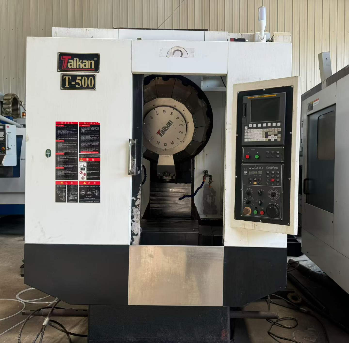 ศูนย์เจาะและต๊าปเกลียว Taikan 500 มือสอง พร้อมระบบควบคุม FANUC