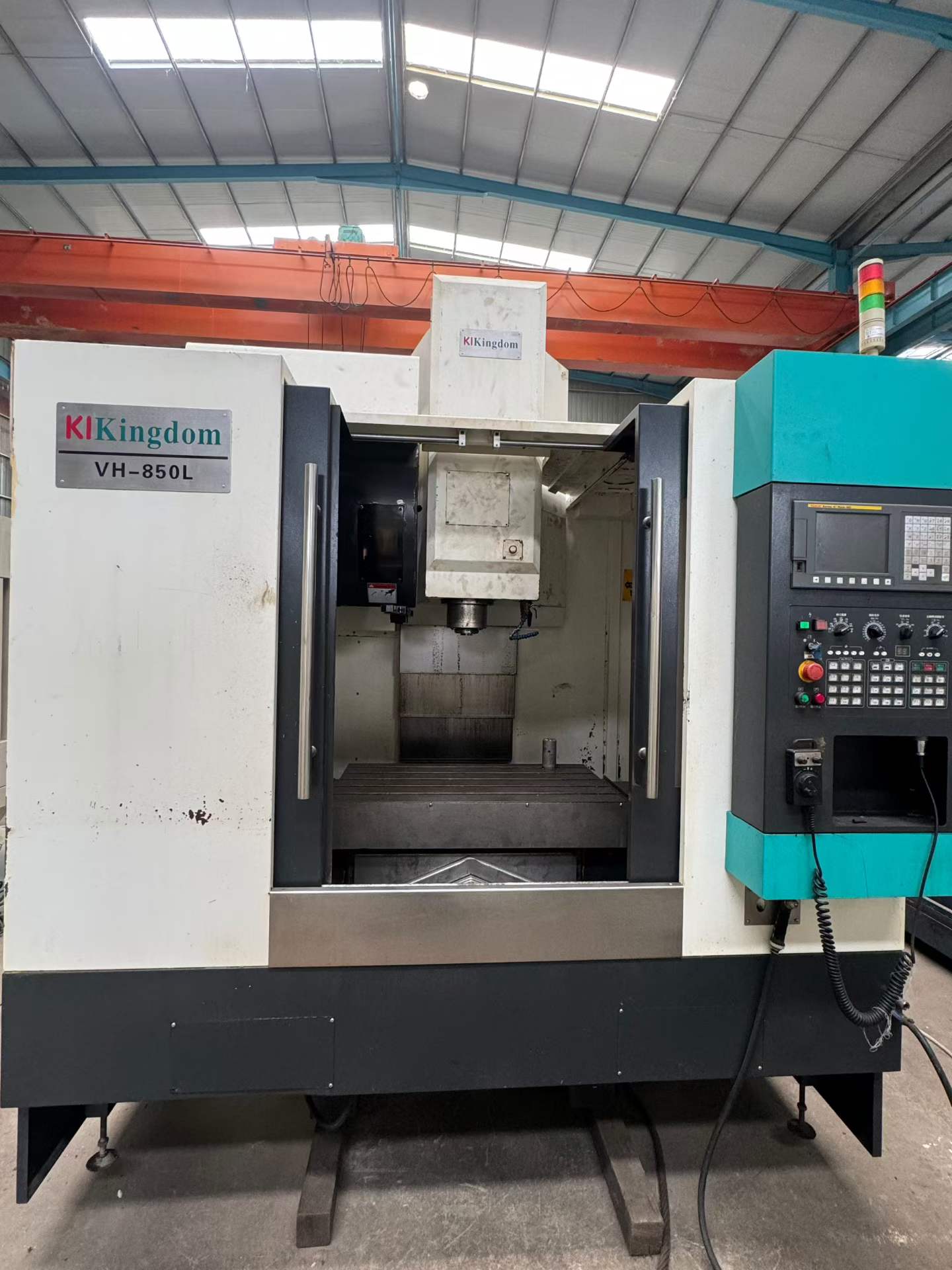 Used Taiwan 850 Machining Center with FANUC MD Control