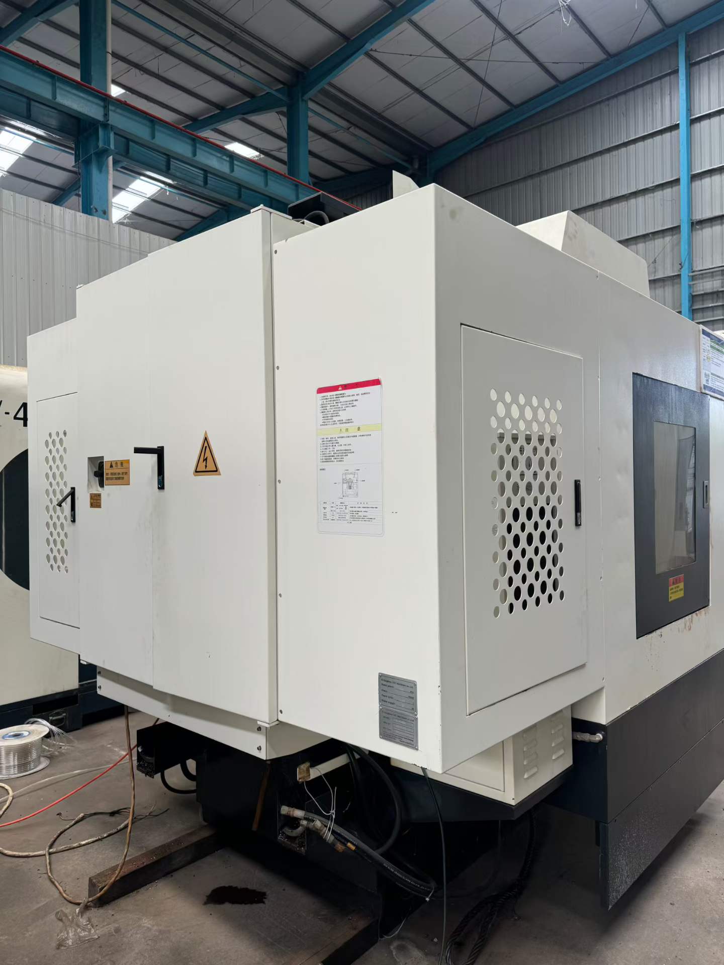 Used Taiwan 850 Machining Center with FANUC MD Control photo 4