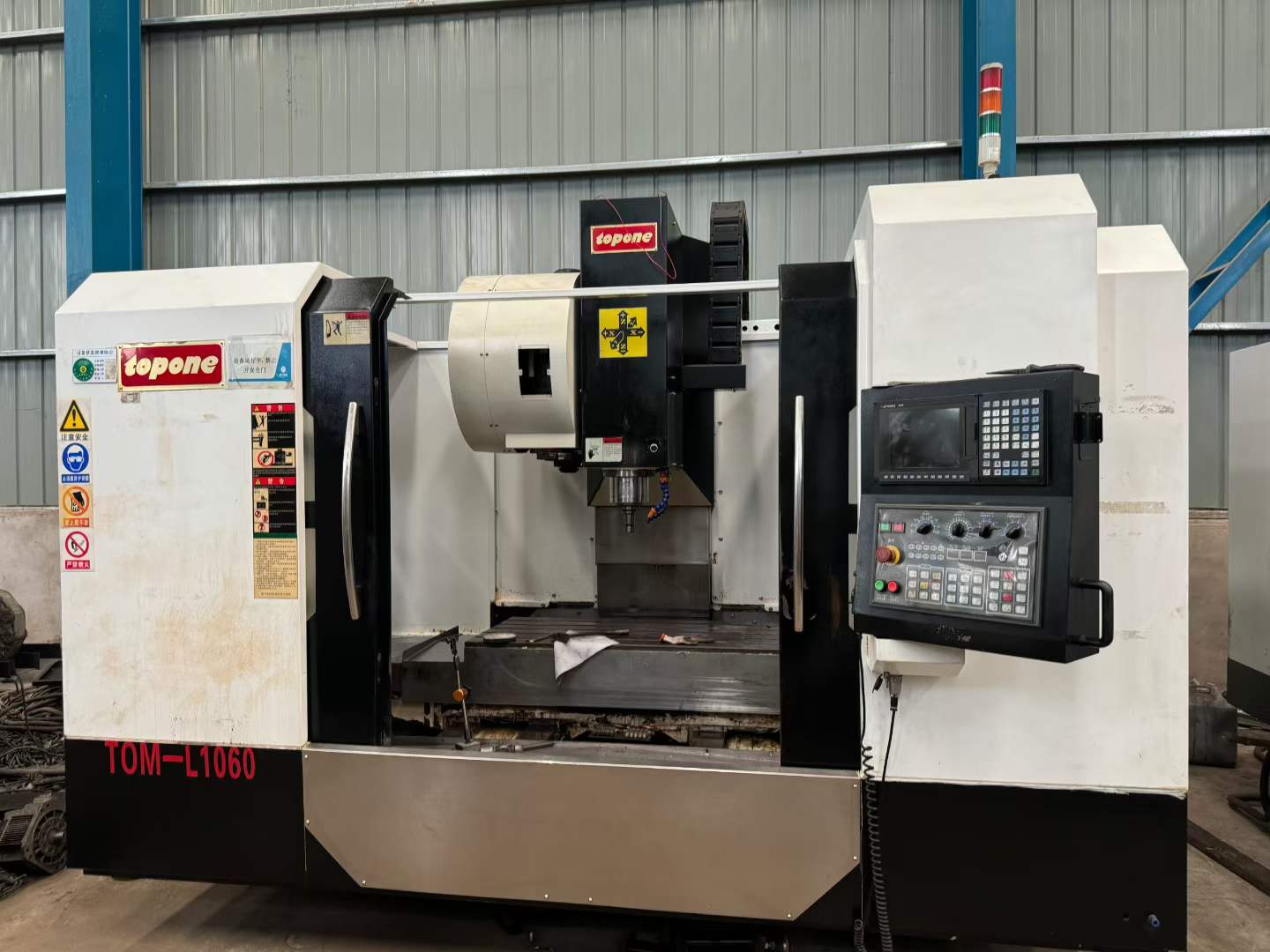 Used Xuzheng 1060 Vertical Machining Center with Mitsubishi M 70 photo 1