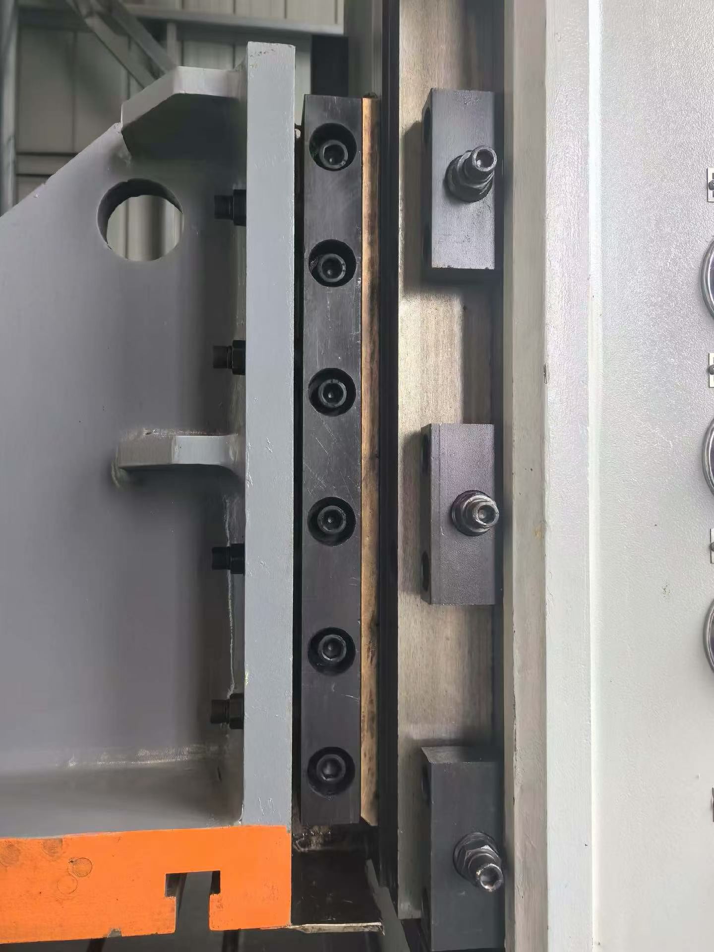 Used Yangli 315 Frame Hydraulic Press photo 3